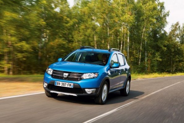 Der Dacia Sandero in der Frontansicht 