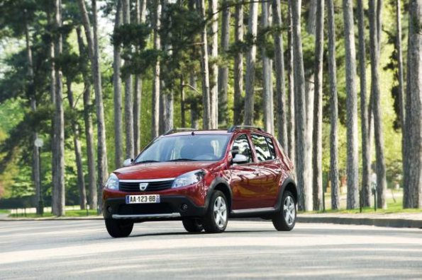 Front- / Seitenansicht des Dacia Sandero Stepway