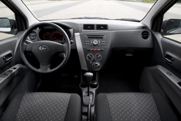 Das Cockpit im Daihatsu Cuore