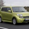 Die Front- und Seitenpartie des Daihatsu Materia