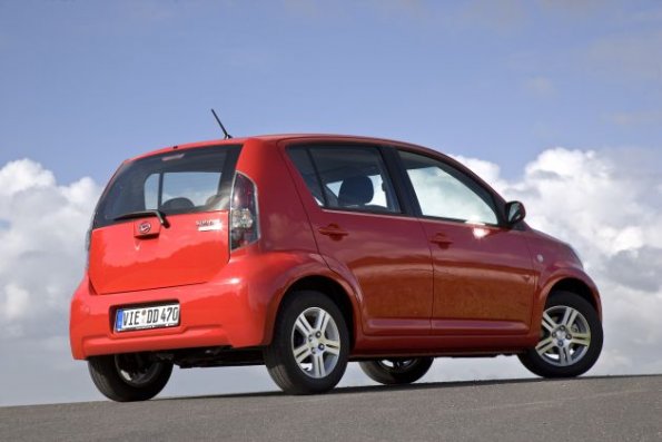 Heck- und Seitenansicht am Daihatsu Sirion