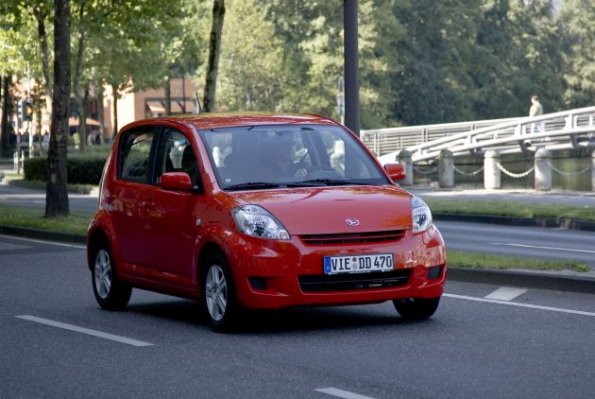 Die Fahrzeugfront am Daihatsu Sirion