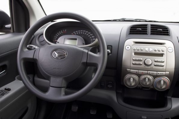 Das Cockpit des Daihatsu Sirion