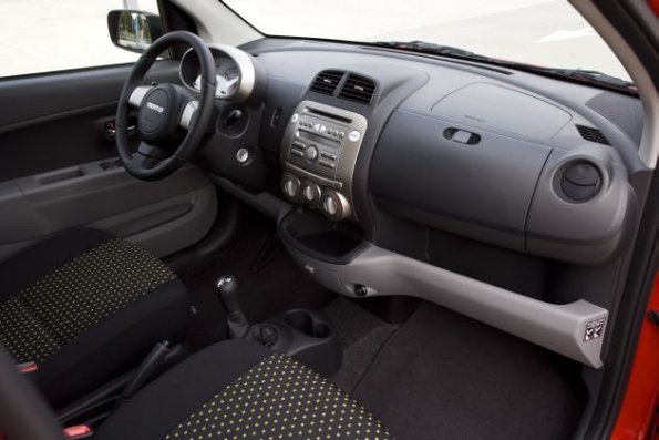 Das Armaturenbrett im Daihatsu Sirion