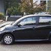 <p>Der Daihatsu Sirion in der Seitenansicht</p>