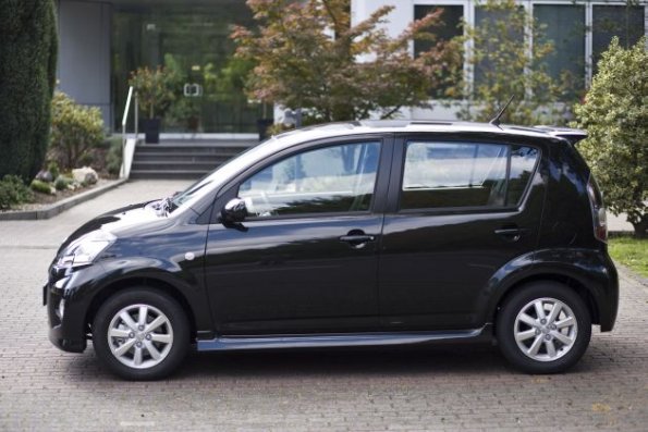 Der Daihatsu Sirion in der Seitenansicht