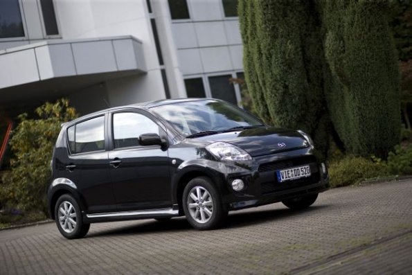 Die Seitenpartie des Daihatsu Sirion