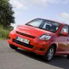 Front- und Seitenansicht des Daihatsu Sirion