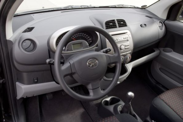 Das Cockpit des Daihatsu Sirion