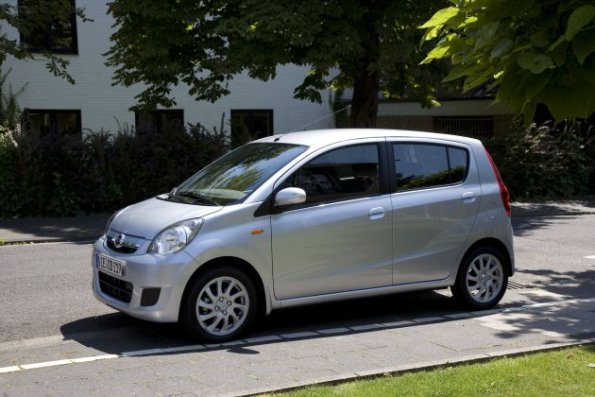 Front- und Seitenpartie des Daihatsu Cuore