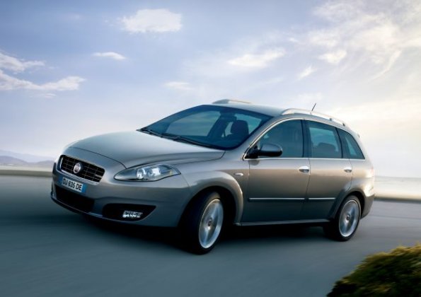 Front- und Seitenansicht des Fiat Croma