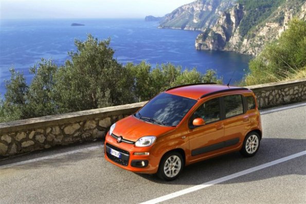 Front- und Seitenpartie des Fiat Panda 2012