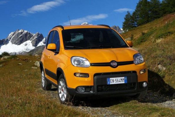 Der Fiat Panda Trekking von vorn aufgenommen 