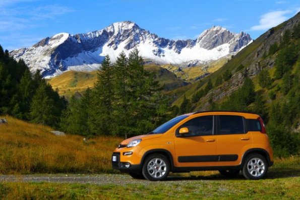 Eine Außenaufnahme des Fiat Panda Trekking