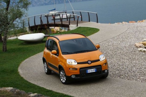 Front- und Seitenansicht des Fiat Panda Trekking