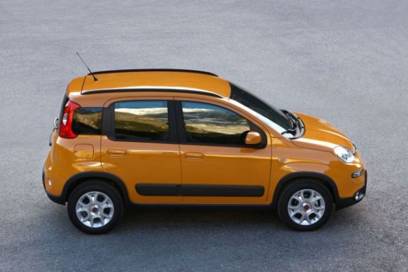 Der Fiat Panda Trekking von der Seite aufgenommen 