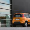 Die Heck- und Seitenansicht des Fiat Panda Trekking