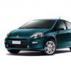 Die Front- und Seitenpartie des Fiat Punto 2012