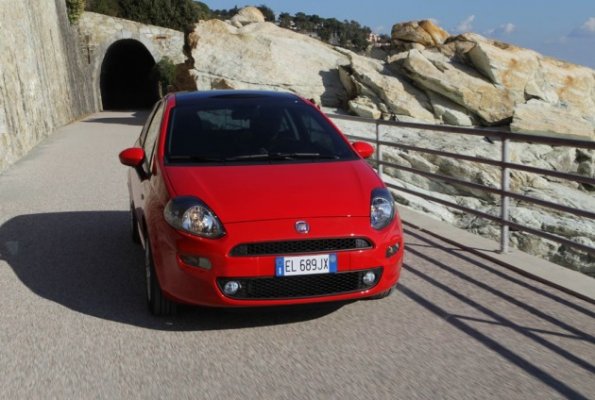 Die Frontpartie des Fiat Punto 2012