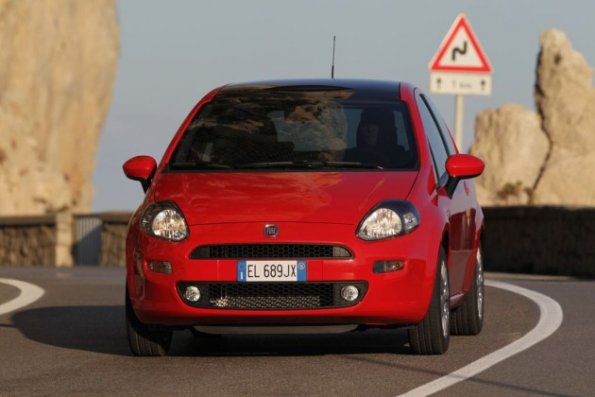 Ein Blick auf die Frontansicht des Fiat Punto 2012