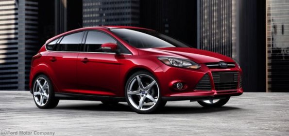 Die Front- und Seitenpartie des Ford Focus