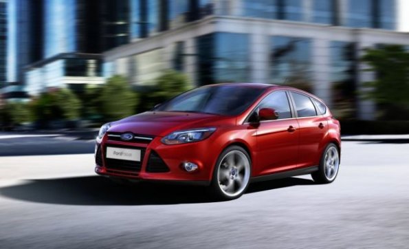 Der Ford Focus unterwegs: Die Benzinmotoren sollen mehr leisten und zehn bis 20 Prozent weniger verbrauchen