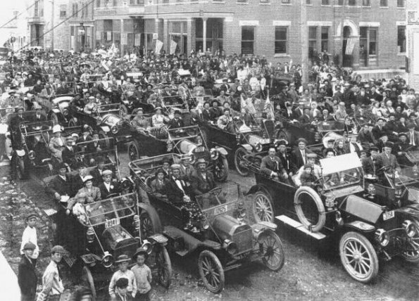 FORDS LAST FOREVER:  This June 1912 photo (showing Ford Model T's in the foreground) was taken when residents of Spring Grove, Minnesota, who traced their family lineage to the "Halling" area of Norway, travelled to Caledonia, Minnesota.  The "Hallings" were met with great fanfare by the city of Caledonia.  A modern group of Model T enthusiasts aims to recreate the photo in Caledonia on June 8, 2003.