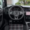 <p>Das Cockpit im Golf GTI</p>