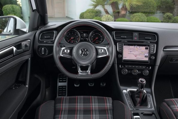 Das Cockpit im Golf GTI