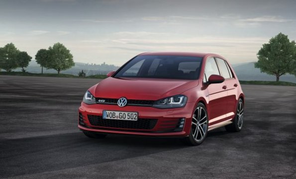 Die Fahrzeugfront des Golf VII GTD