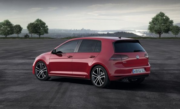 Die Heck- und Seitenansicht des Golf VII GTD