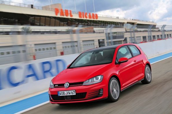 Die Frontansicht des Golf GTI