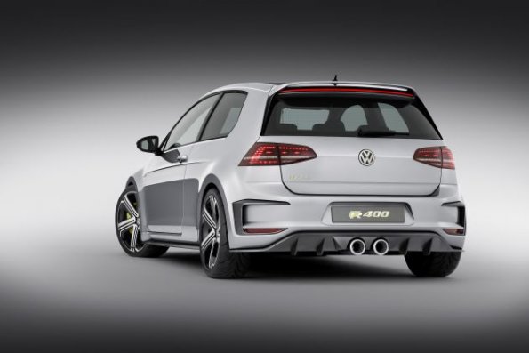 Die Heckansicht des VW Golf R 400