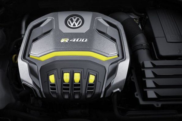 Unter der Motorhaube des VW Golf R 400 werkelt das... 