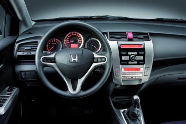 Das Cockpit des Honda City 