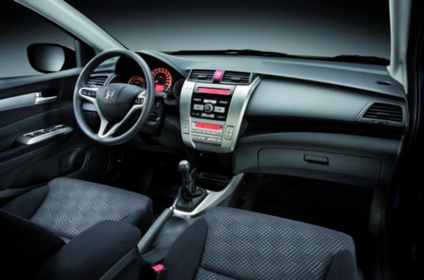 Cockpit und Armaturen im Honda City 