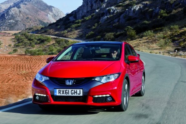 Eine Außenaufnahme mit der Frontpartie des neuen Honda Civic