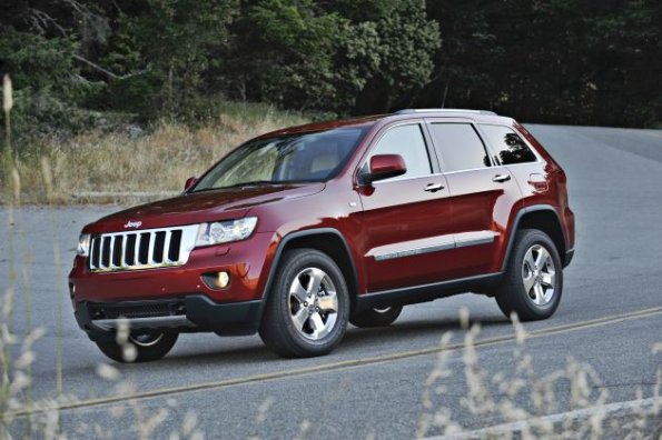 Der Jeep Grand Cherokee in der Front- und Seitenansicht