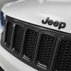 Eine Nahaufnahme der Fahrzeugfront am Jeep Grand Cherokee SRT Limited