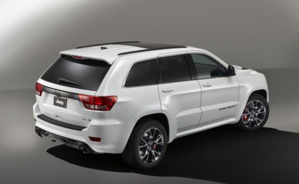 Die Heckpartie des Jeep Grand Cherokee SRT Limited