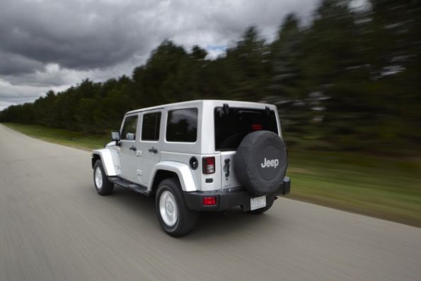 Jeep Wrangler Unlimited with 2.8L CRD engine and body-color hard top (outside North America).