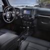 Ein Blick auf die Armaturen im Jeep Wrangler Black Edition