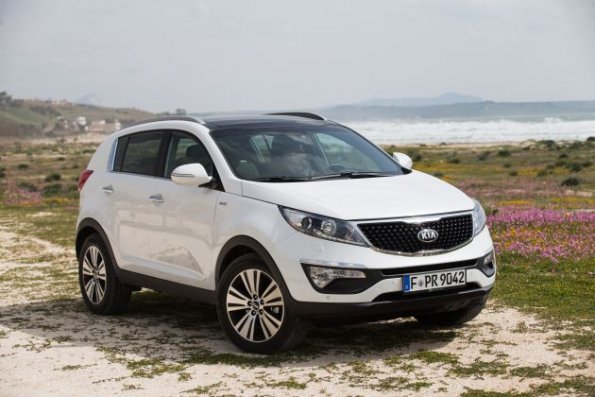 Front- und Seitenansicht des Kia Sportage 