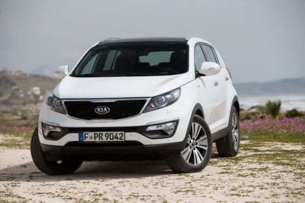 Die Fahrzeugfront des Kia Sportage 