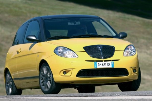 Frontansicht des Lancia Ypsilon