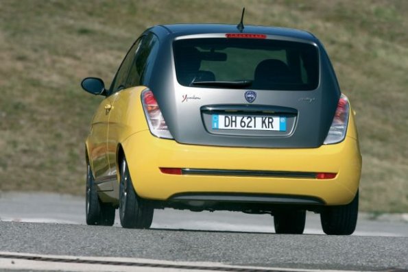 Die Heckansicht des Lancia Ypsilon