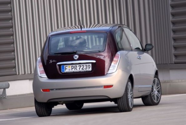 Die Heckansicht des Lancia Ypsilon