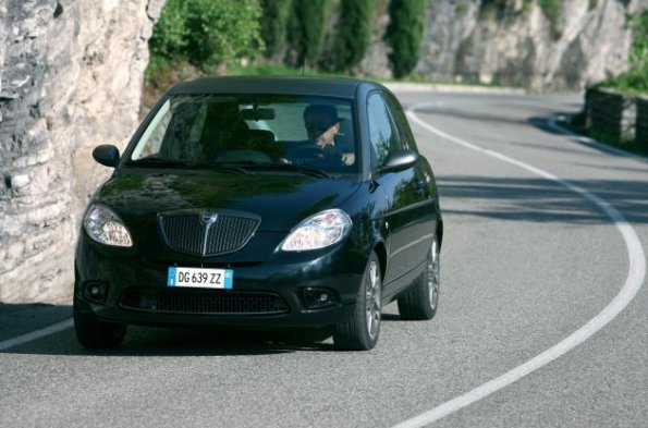 Frontansicht des Lancia Ypsilon