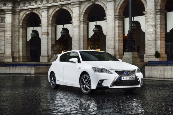 Front- und Seitenansicht des Lexus CT200 H