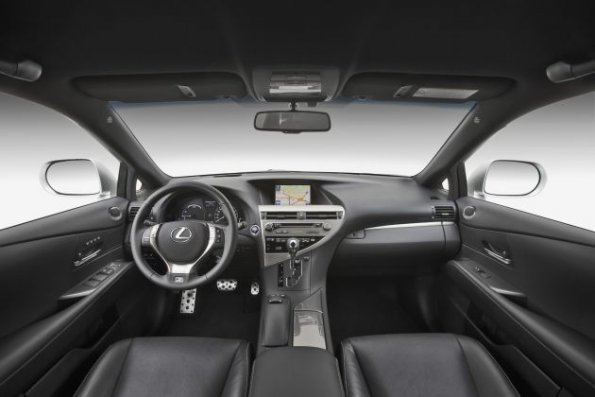 Cockpit und Armaturen im Lexus RX 450H 